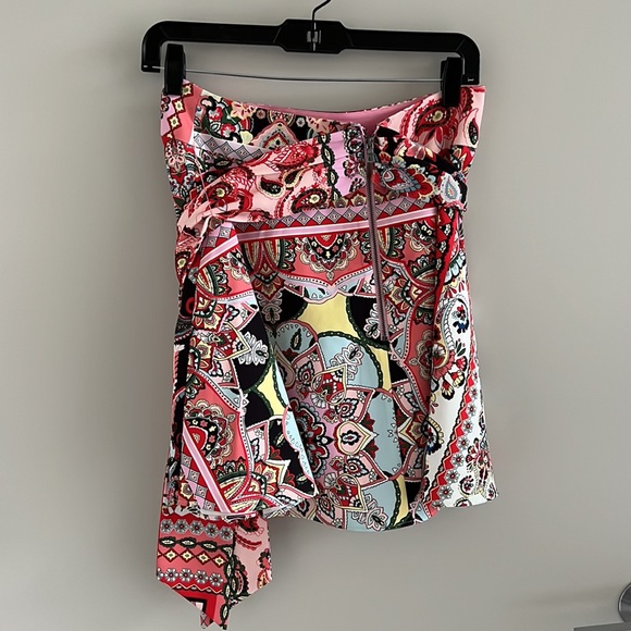 Alice + Olivia Helina Tie Front Abstract Print Mini Skirt | Size 4 - Picture 5 of 5